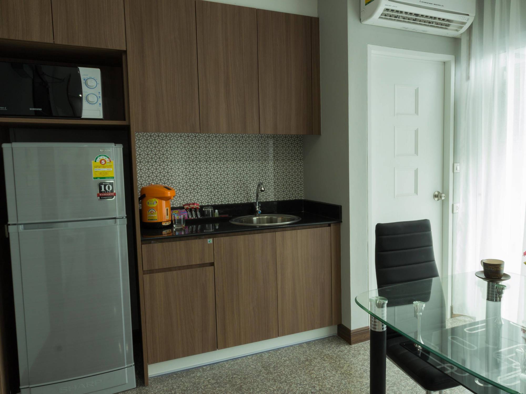Modernbright Laemchabang Apart otel Bang Lamung Dış mekan fotoğraf