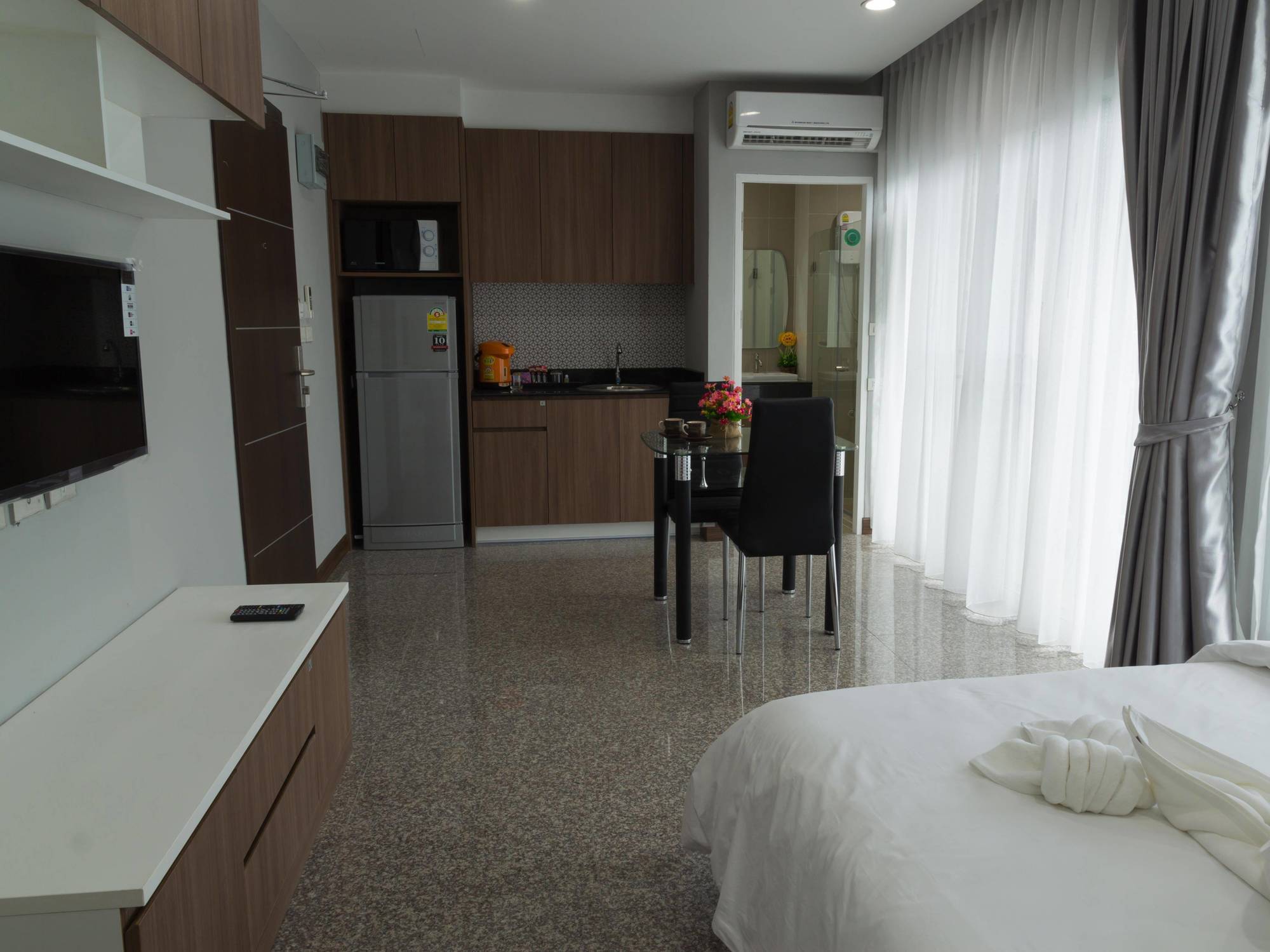 Modernbright Laemchabang Apart otel Bang Lamung Dış mekan fotoğraf