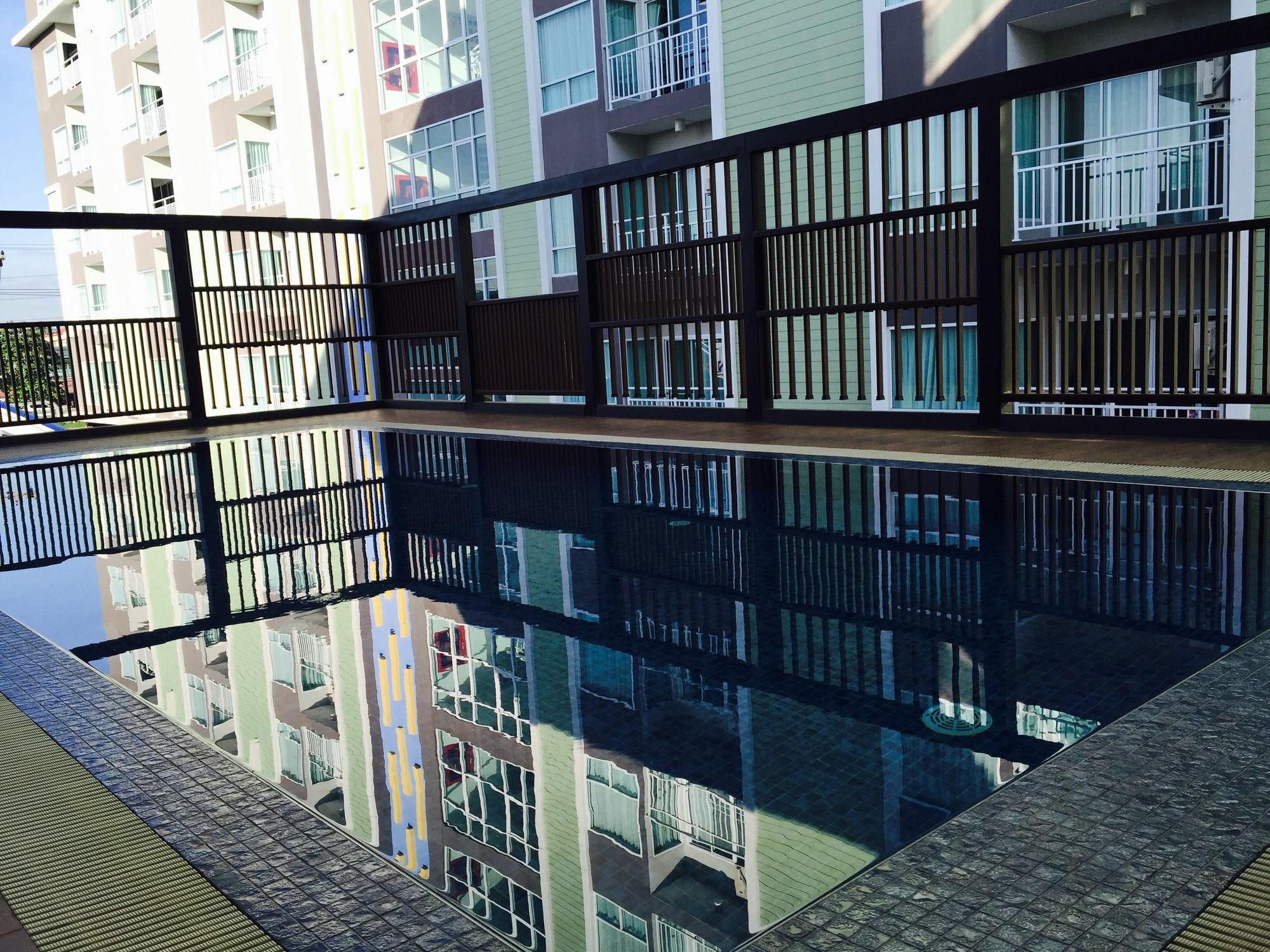 Modernbright Laemchabang Apart otel Bang Lamung Dış mekan fotoğraf