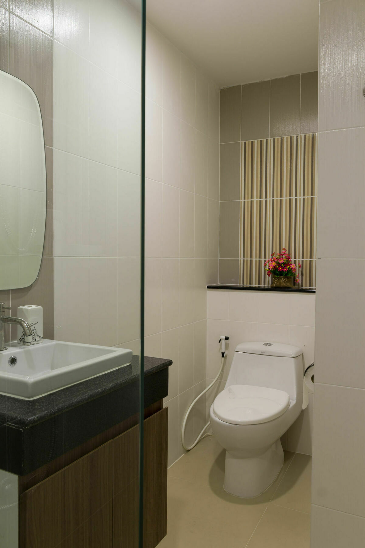 Modernbright Laemchabang Apart otel Bang Lamung Dış mekan fotoğraf